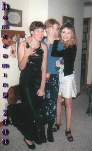 Mandy, Lela & I.... Homecoming...uhn... Freshman year, I think...